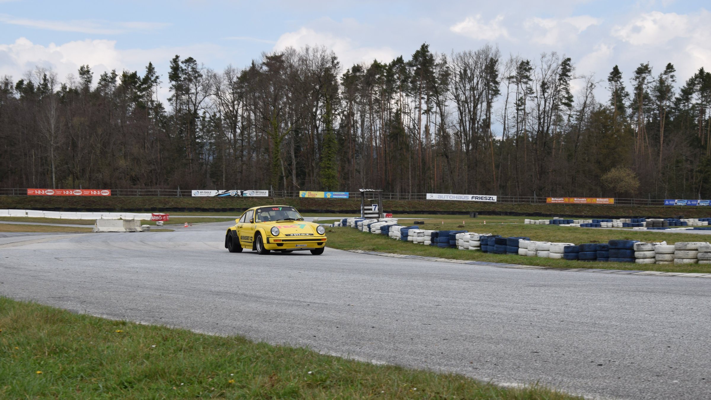 Porsche 911 beim Testtag in Greinbach auf der Strecke
