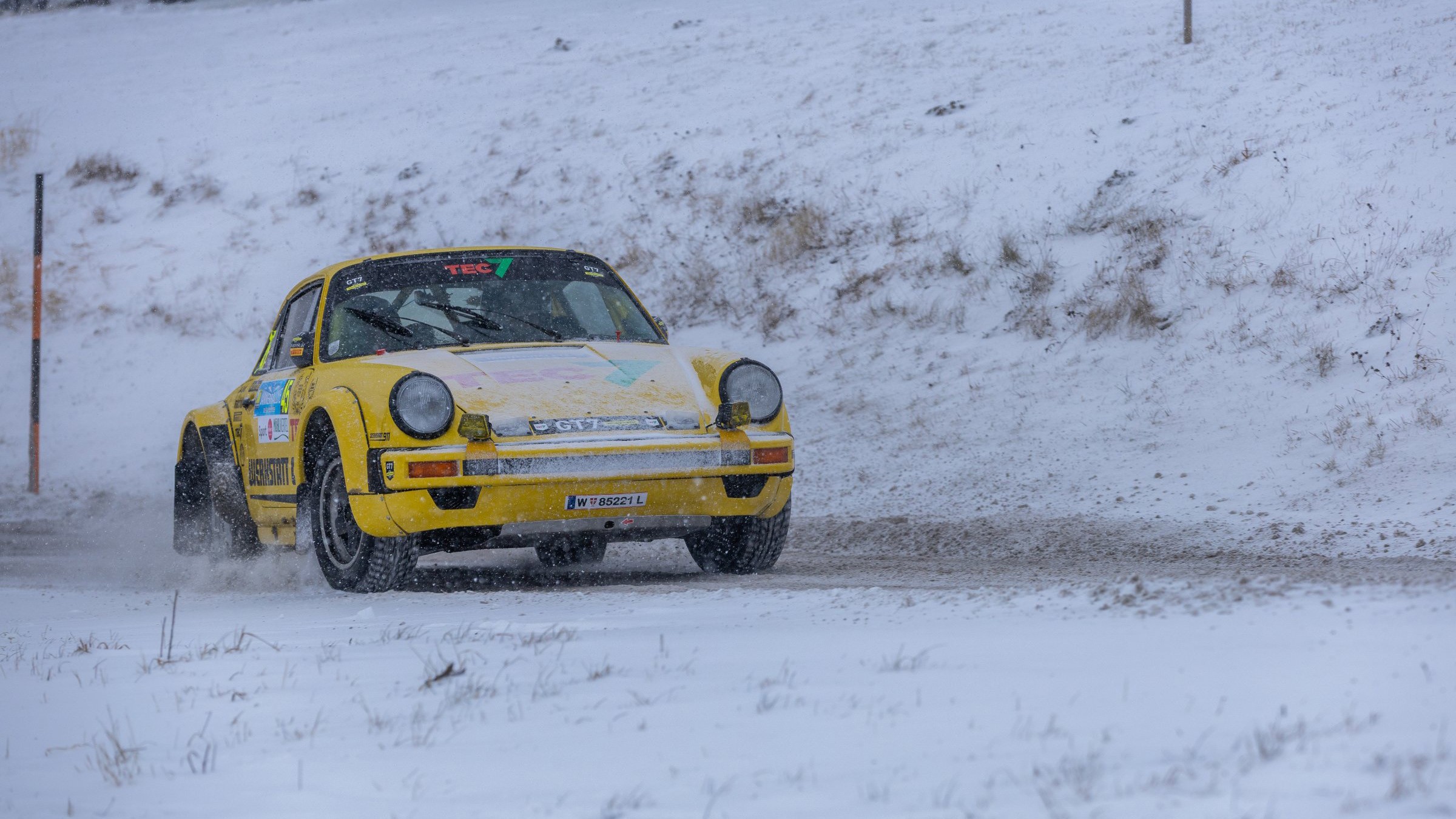 Porsche 911 im Schnee bei der Jännerrallye